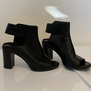 CALVIN KLEIN BLACK LEATHER SANDAL